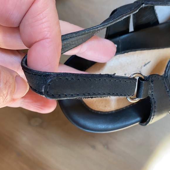 Earth Black wedge leather sandals size 9 - Picture 10 of 10